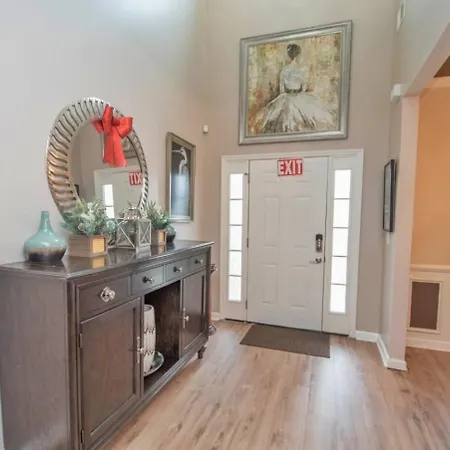 New 5 Star Luxury Home Sleeps 22 Near Airport